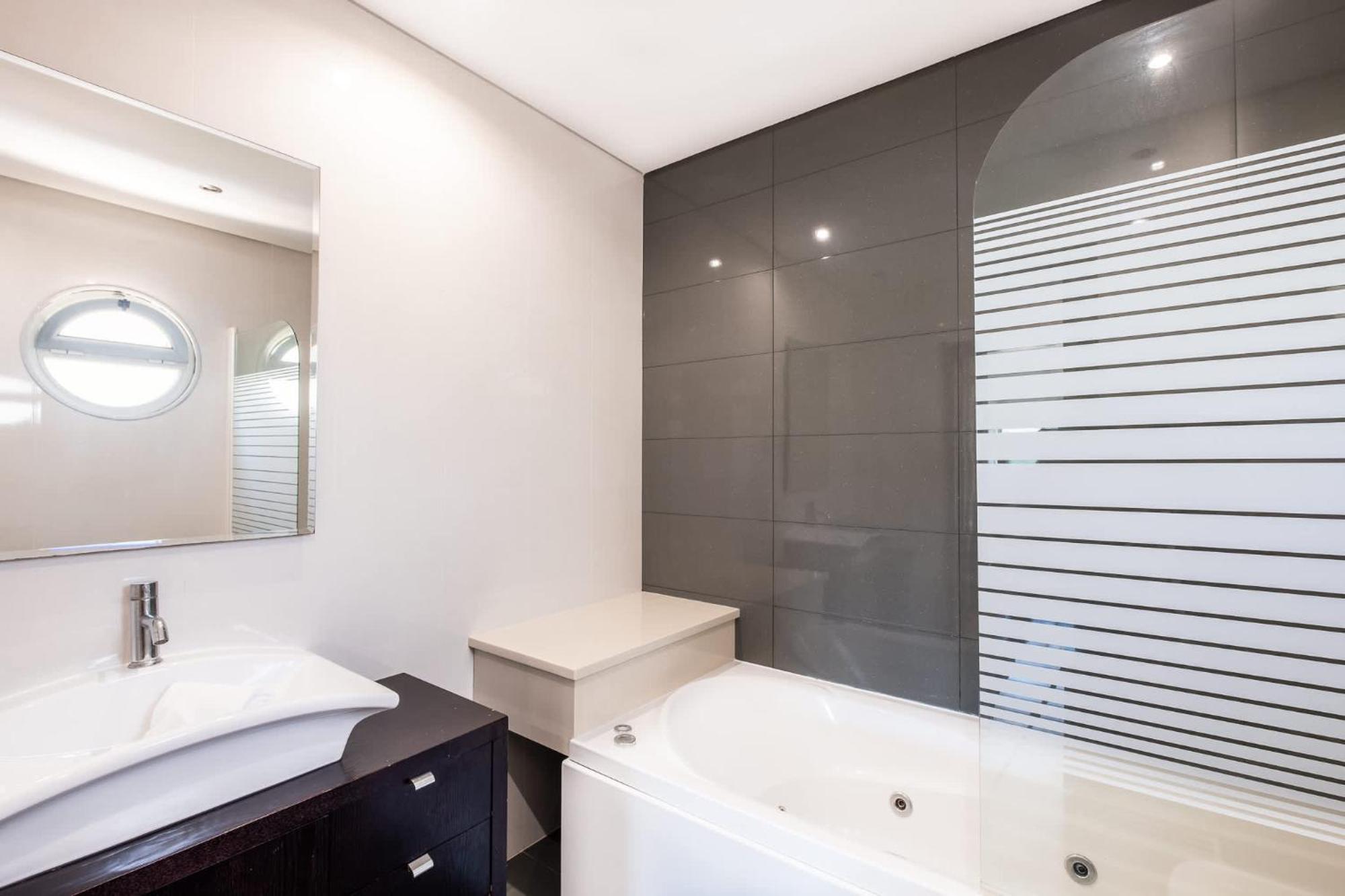 Adaro - Large Luxury Close To Marina Ferienhaus *